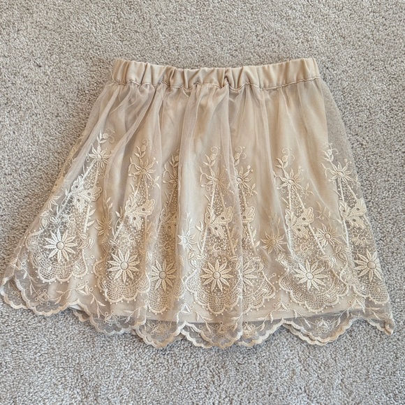 Divided Dresses & Skirts - Elegant Beige Lace Skirt